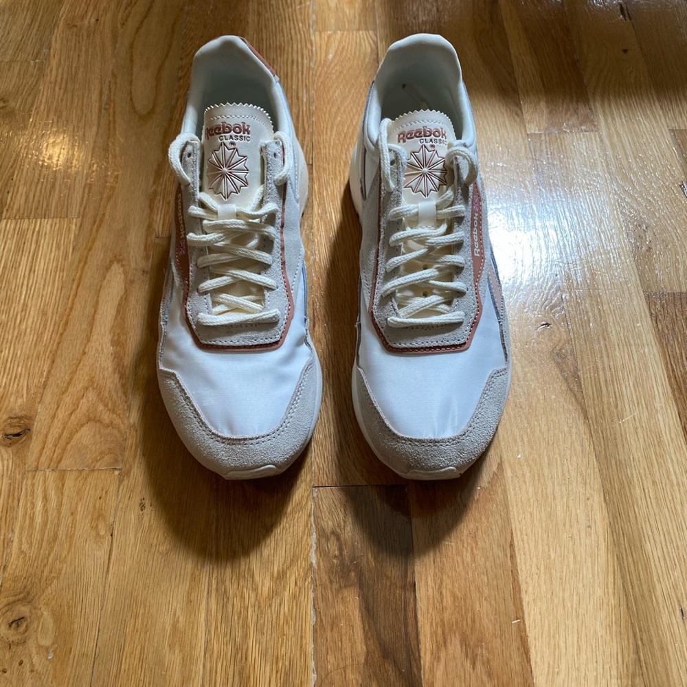 Women’s Reebok Classic Size 8.5